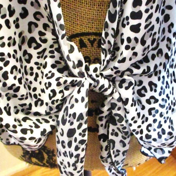 NWT! NY Invasion Womens Gray Animal Print Top, Front Tie, 3/4 Sleeve, Size 3X - Picture 3 of 10